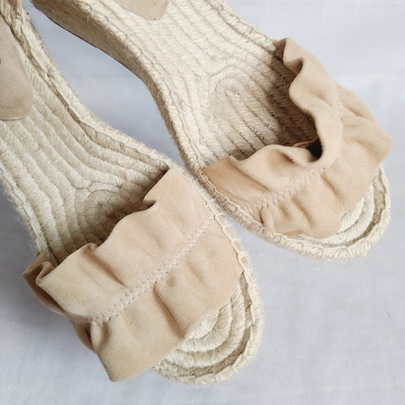 Splendid Ruffle Wedges - Picture 6 of 6